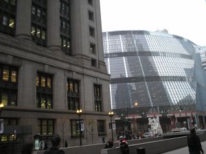 James_R_Thompson_Center_behind_Chicago_City_Hall